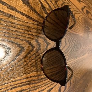 Womens Gucci sunglasses (Great Holliday gift) (On sale)